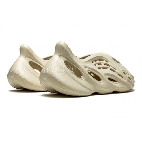 Унисекс кроссовки для бега Adidas YEEZY FOAM SAND